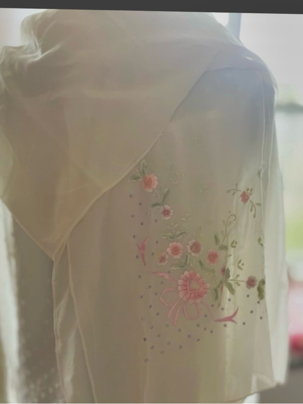 Flawless Silk Embroidered Wrap 💕🌞